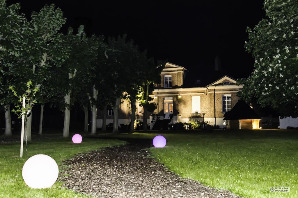 Chateau Des Lumieres Gite Et Gite Insolite Saint-Blimont Kültér fotó